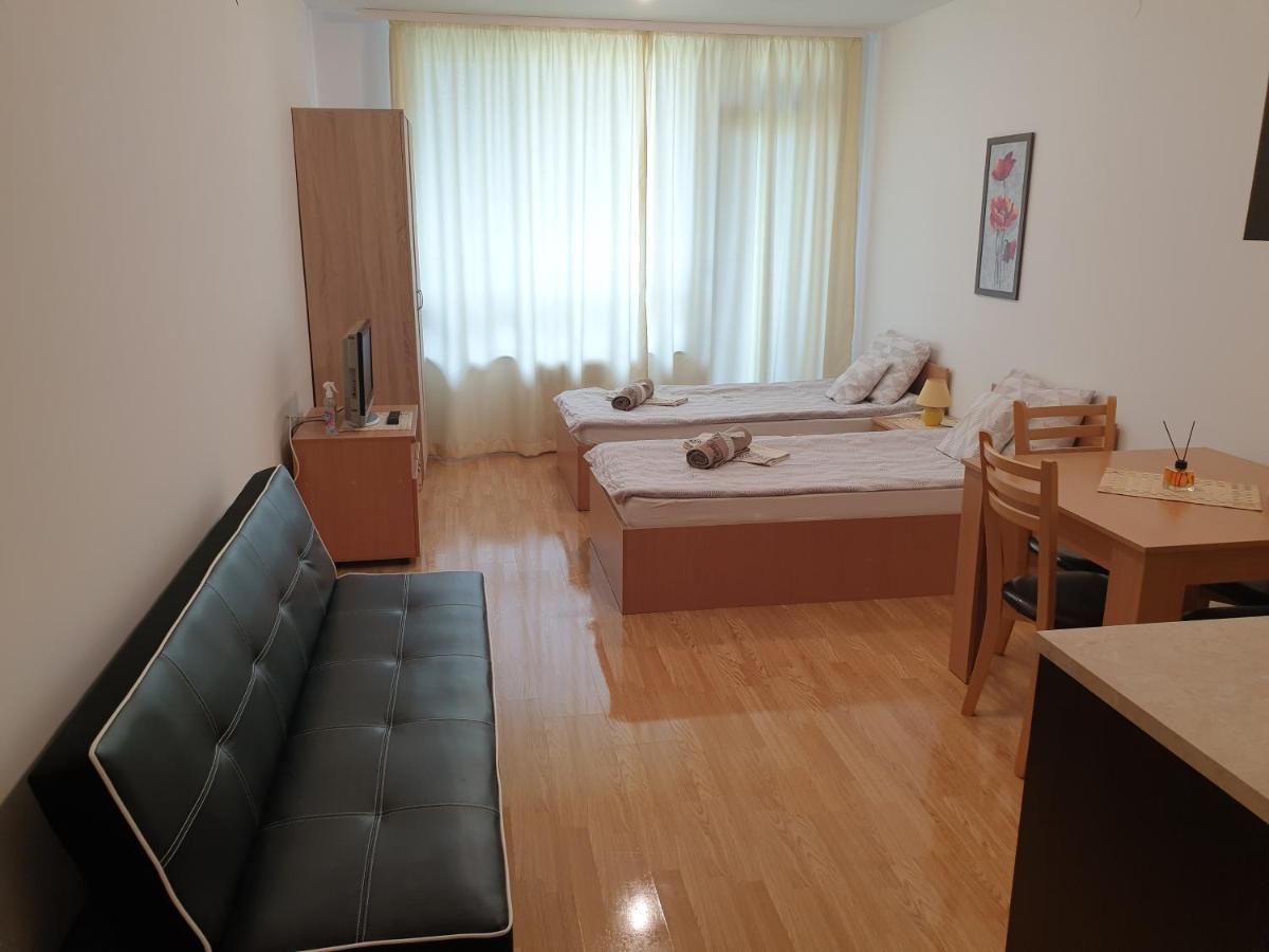 拉兹洛格Apartman Maxim Lux公寓式酒店 外观 照片