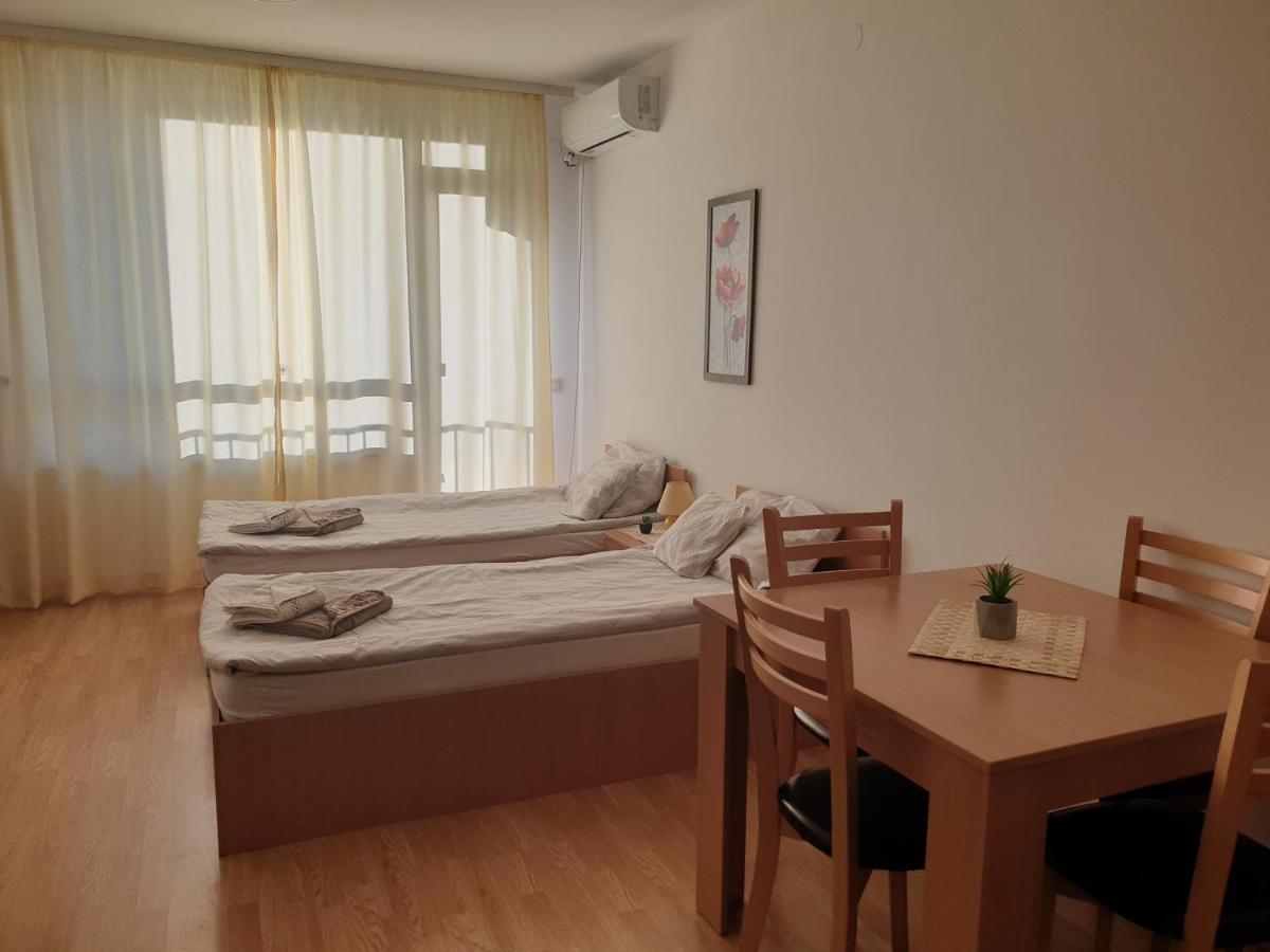 拉兹洛格Apartman Maxim Lux公寓式酒店 外观 照片